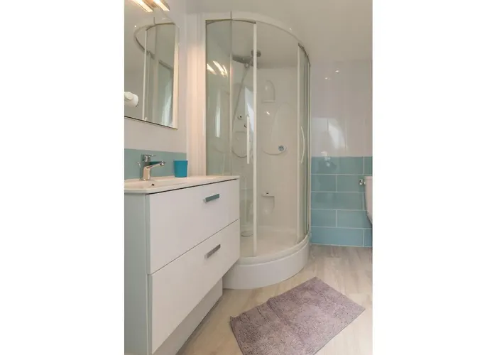 Renove Pres De La Avec Jardin Clos, Cheminee, Wifi Et Equipements Bebe Inclus. - Fr-1-306-879