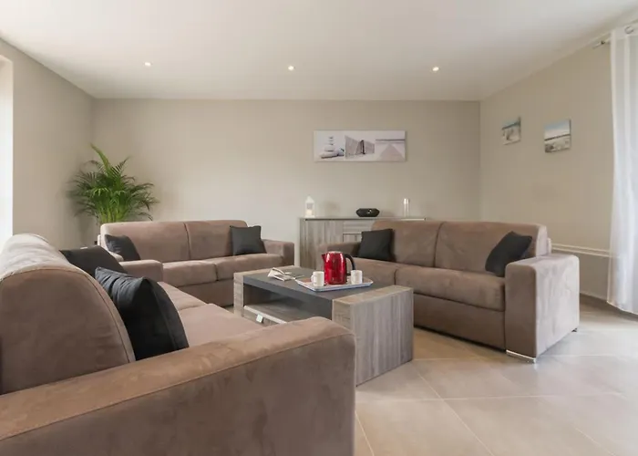 Renove Pres De La Avec Jardin Clos, Cheminee, Wifi Et Equipements Bebe Inclus. - Fr-1-306-879 *