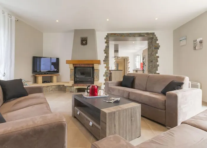 Renove Pres De La Avec Jardin Clos, Cheminee, Wifi Et Equipements Bebe Inclus. - Fr-1-306-879